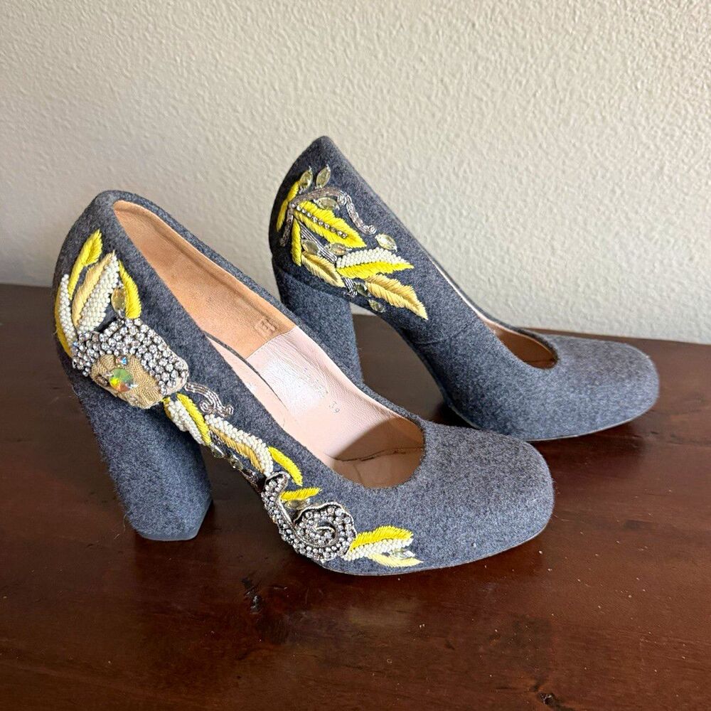 Dries Van Noten Gray Yellow Floral Beaded Felt Block Heel Pumps Round Toe EU 39